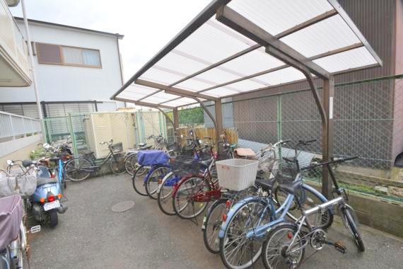 駐車場　あなたの大事な自転車も安心してとめることができますね。