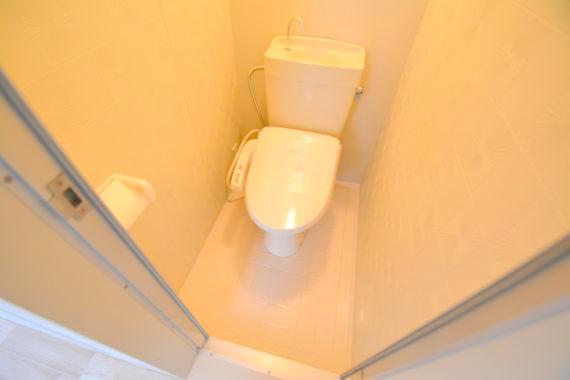 トイレ　綺麗なトイレにはウォシュレット標準装備です。