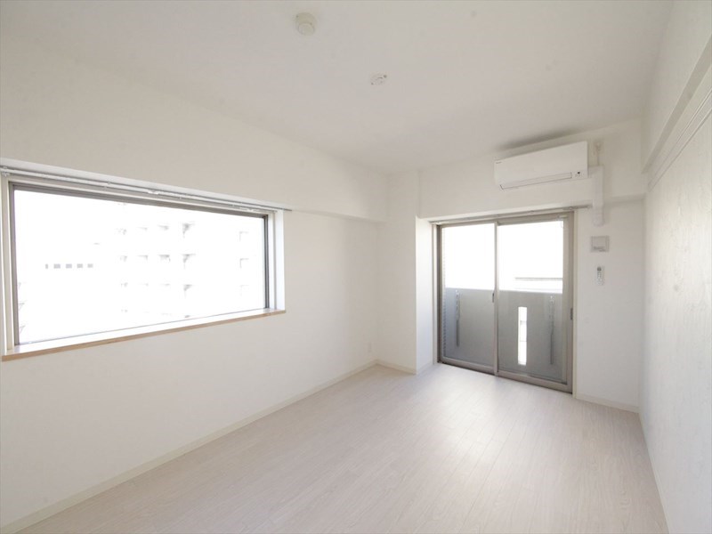 バルコニー　洋室9.2帖　エアコン完備　2面採光　バルコニー