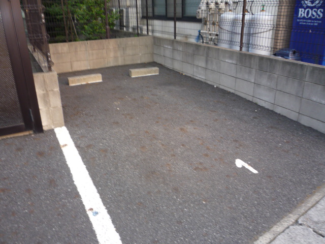 駐車場　敷地内駐車場　6，500円（税別）　＊要・空車確認＊