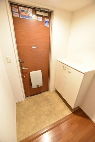 玄関　同建物、別部屋のお写真です。参考にご覧ください。