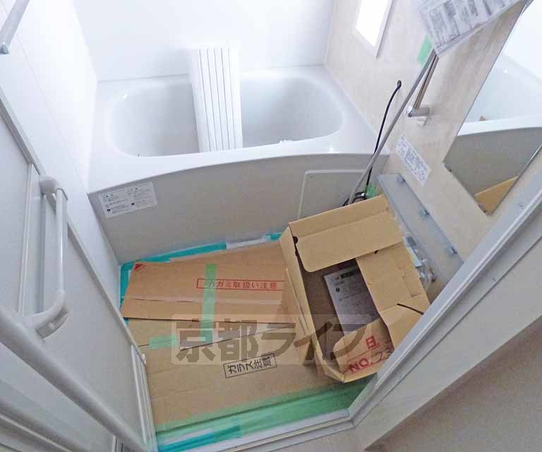 バス・シャワールーム　広々とした浴室です。