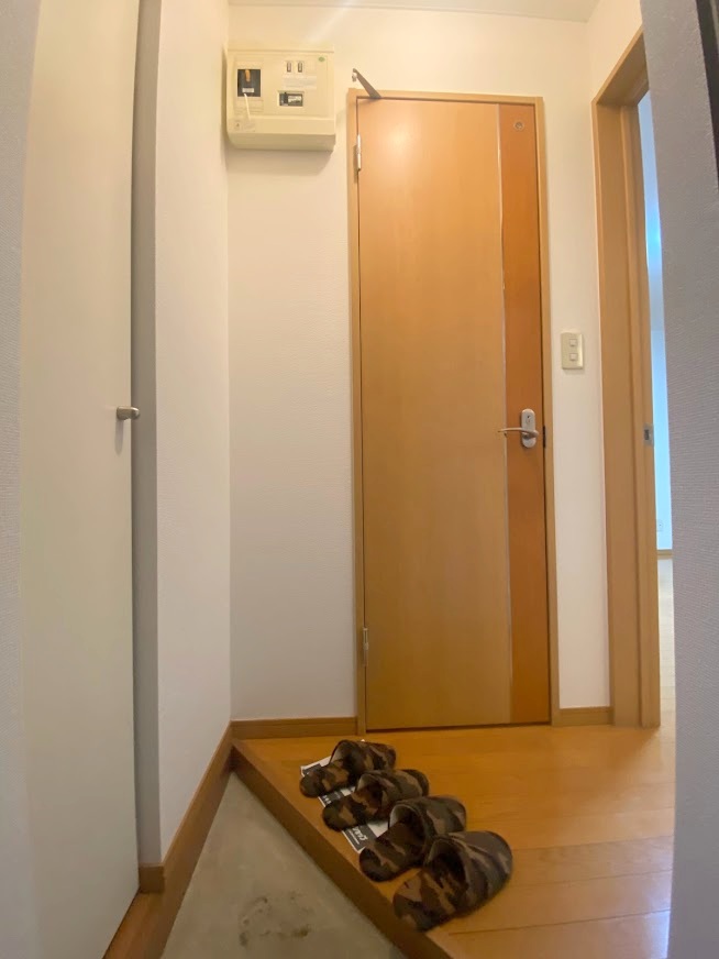 玄関　明るい玄関がお出迎えです☆