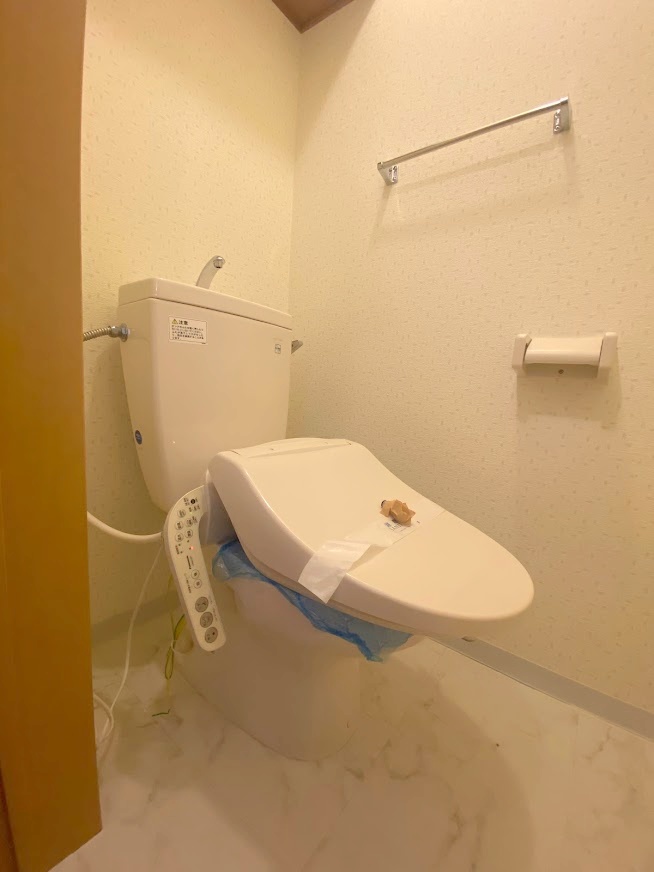 トイレ　嬉しいウォシュレット付きのトイレ！便座温かいですよ♪