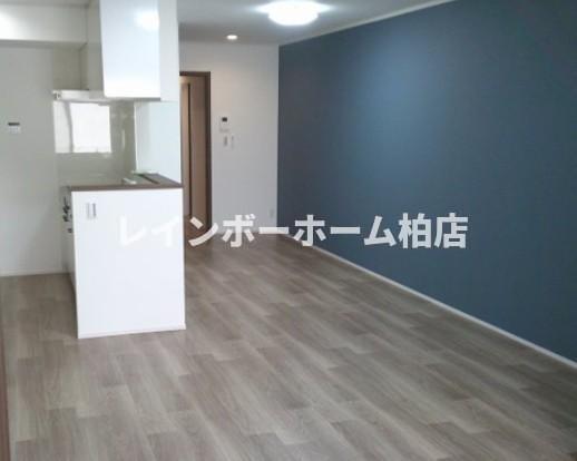 居室・リビング　こちらの居間で趣味の時間をお楽しみください