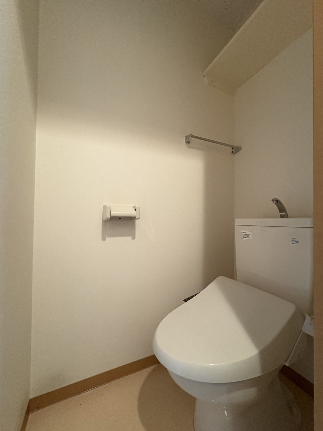 トイレ　他号室のお写真です。参考にご覧ください。