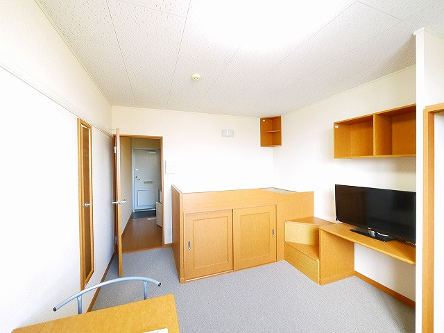 居室・リビング　こちらの居間で趣味の時間をお楽しみください