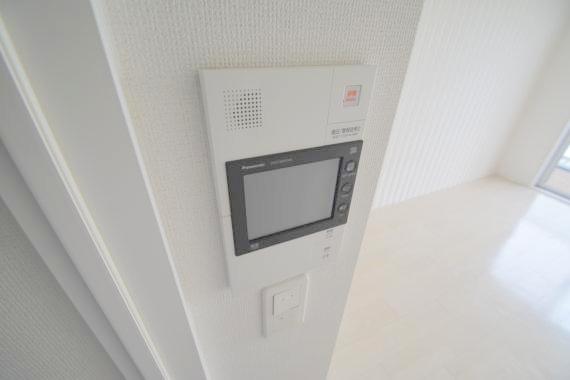 セキュリティ　TVモニターホンで来客が誰か確認してから開けて下さいね
