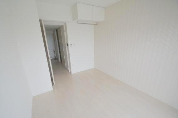 その他部屋・スペース　朝には心地よい光が差し込む、このお部屋でお休みください。