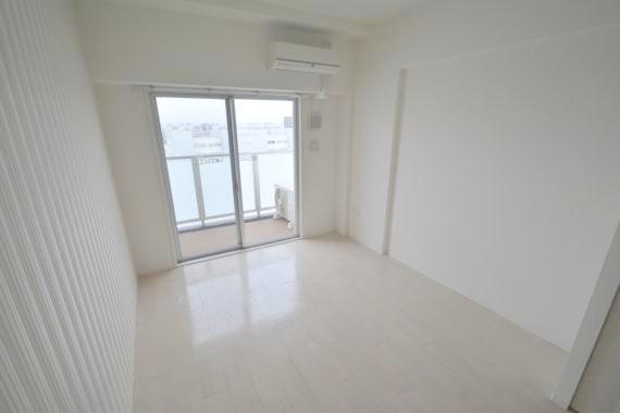 居室・リビング　贅沢な広さのリビングはゆったりくつろげる空間です。