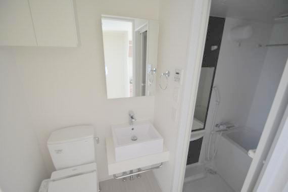 洗面設備　コンパクト洗面台です。使いやすいですよ。