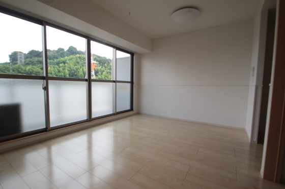 居室・リビング　※別部屋の写真です