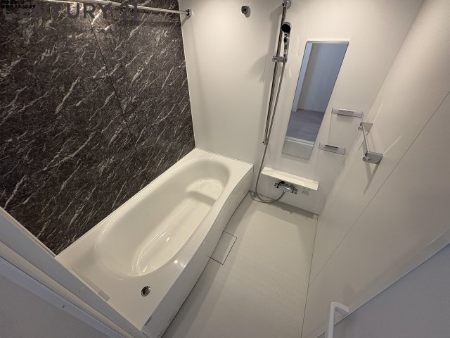 バス・シャワールーム　浴室乾燥機・追い焚きつき！