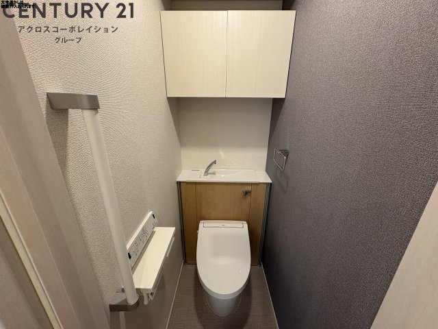 トイレ　温水洗浄便座付き！収納も豊富♪