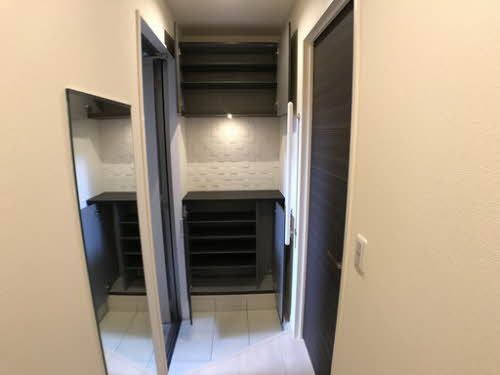 玄関　玄関ホールにはシューズボックスがあります。