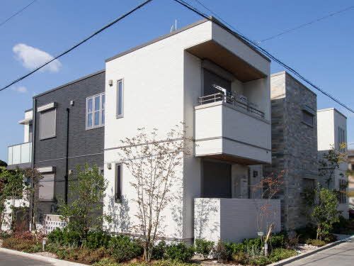 建物外観　積水ハウス施工・軽量鉄骨造２階建て