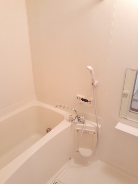 バス・シャワールーム　追い焚き付きでいつでも温かいお風呂に浸かれます☆