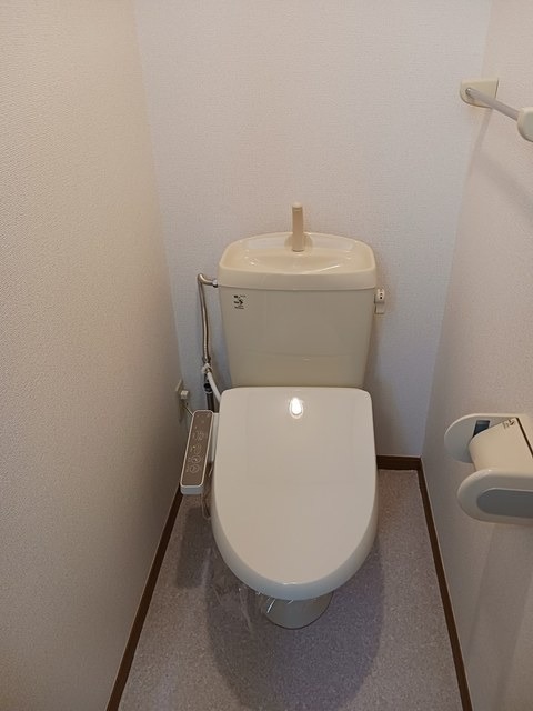 トイレ　温水洗浄便座つき！