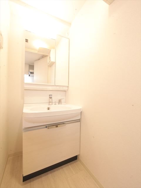 洗面設備　脱衣所　独立洗面台（シャンプードレッサー付）