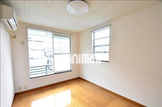 居室・リビング　清潔感ある室内