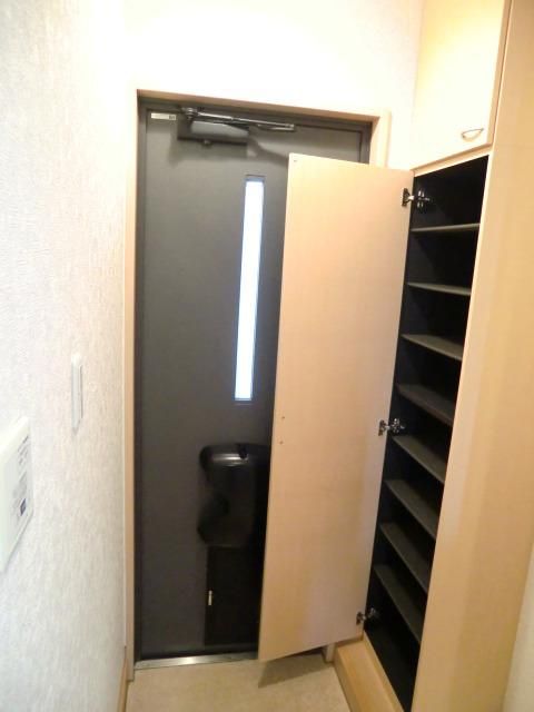 玄関　※別号室参考写真です