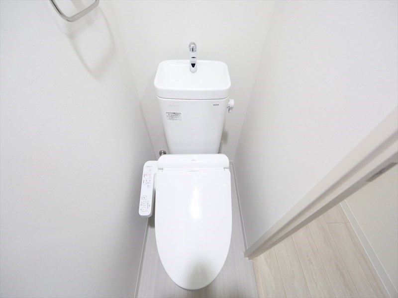 トイレ　温水洗浄暖房便座付トイレ