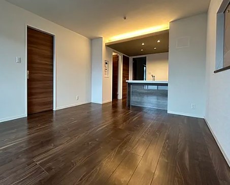 居室・リビング　同物件別号室