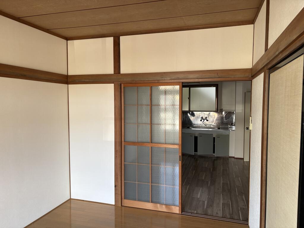 居室・リビング　洋室　台所側