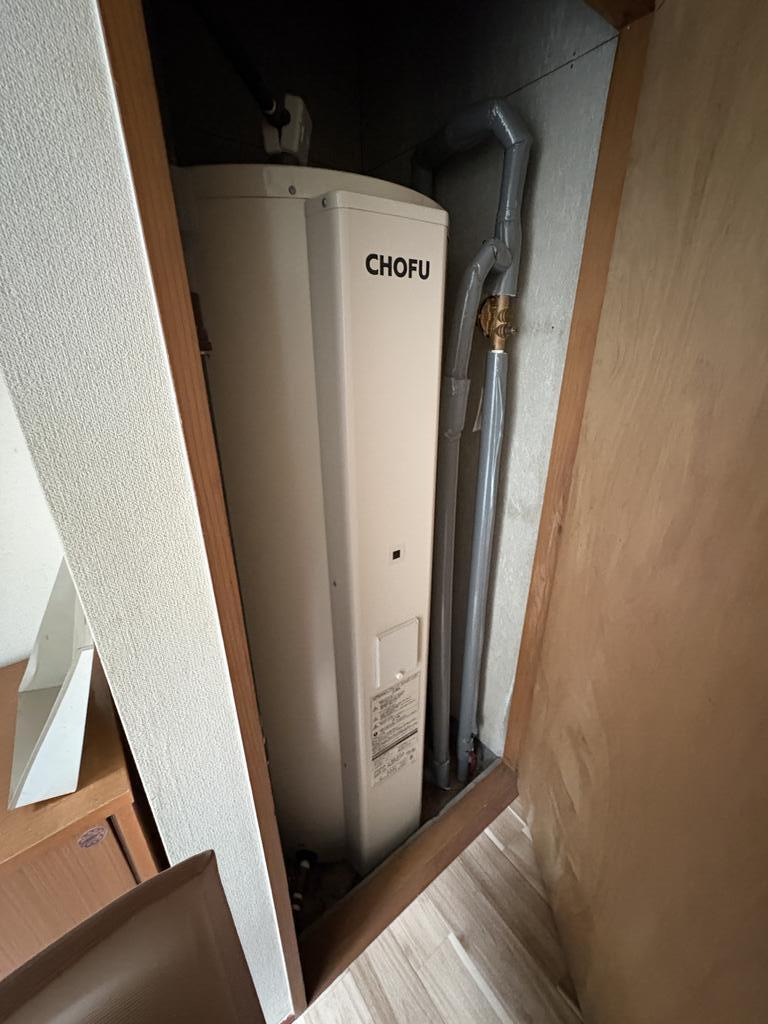 その他設備　電気温水器（玄関横にあります）