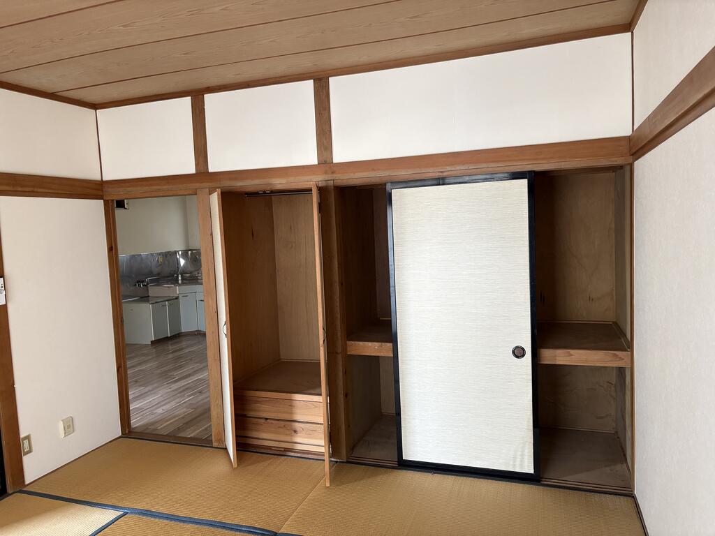 居室・リビング　和室　押入側