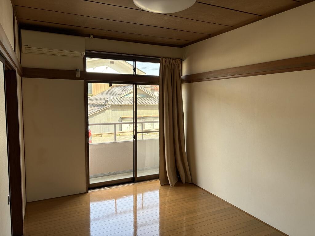 居室・リビング　洋室　窓側　エアコン有