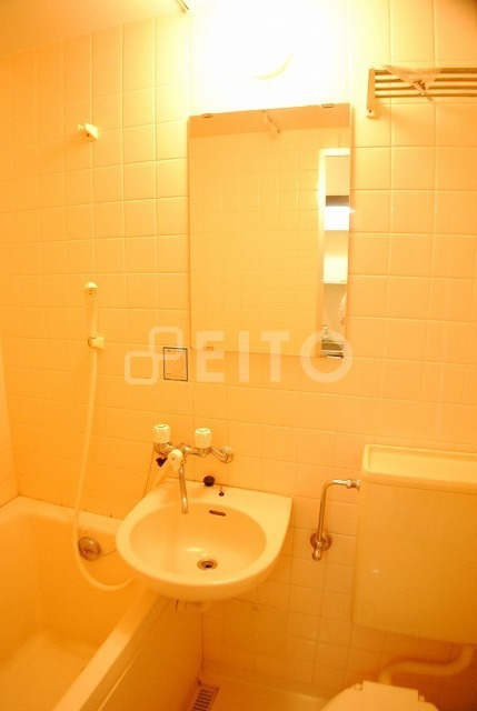 洗面設備　写真は１０２号室