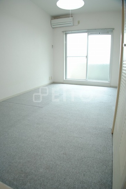 居室・リビング　写真は１０２号室