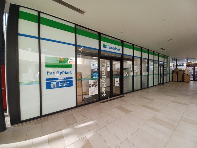 コンビニ　ファミリーマート（コンビニ）まで272m