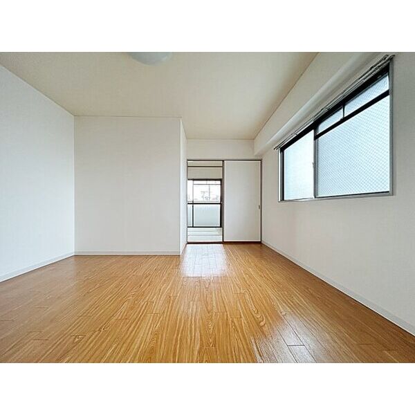 居室・リビング　【スーパー】(株)清水屋 藤ケ丘店まで623m