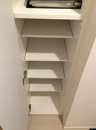 玄関　別部屋の写真を使用しております。