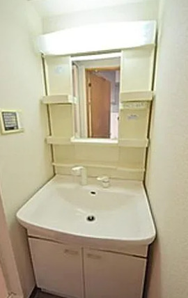 洗面設備　別部屋の写真を使用しております。