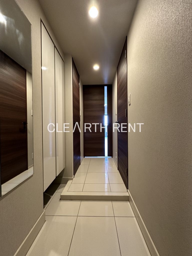 玄関　人感センサー付きの玄関！