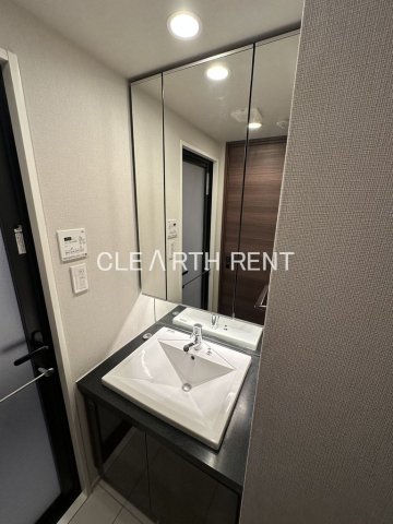 洗面設備　収納付きの独立洗面台！