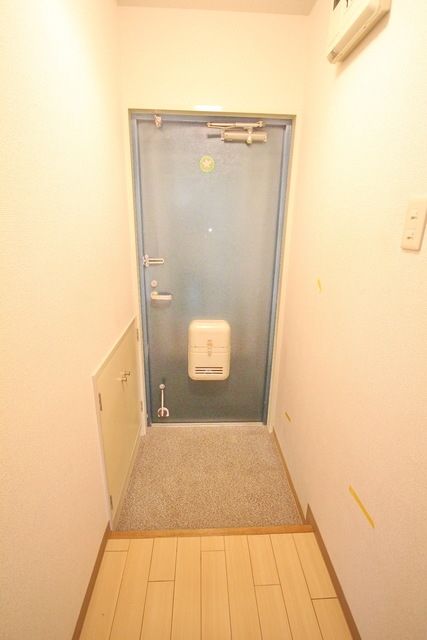 玄関　※別部屋参考写真です