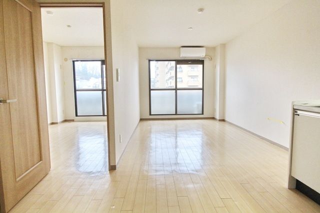 居室・リビング　※別部屋参考写真です