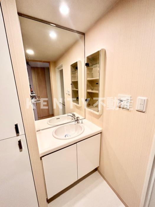 洗面設備　脱衣スペースもあります