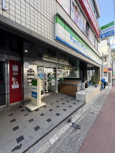 コンビニ　ファミリーマート 南青山七丁目店（コンビニ）まで375m