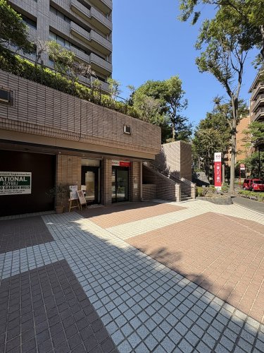 銀行　三菱UFJ銀行ATMコーナー広尾ガーデンヒルズ（銀行）まで641m