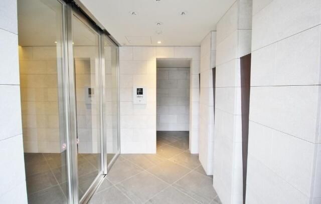 エントランス　落ち着いたエントランスです