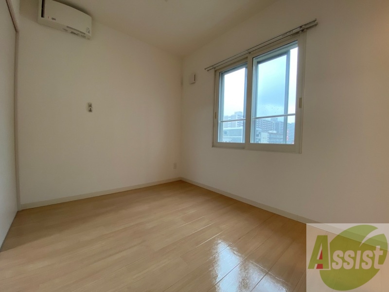 その他部屋・スペース　戸を閉めるとリビングと区切られた寝室にすることができますよ。