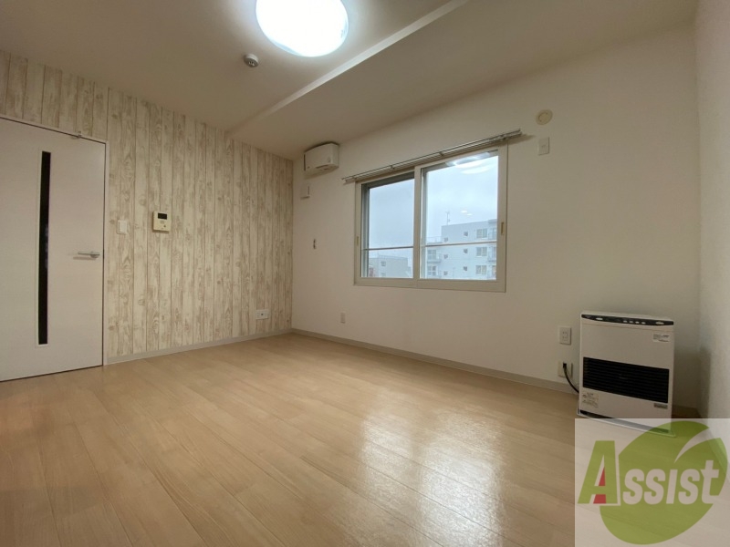 居室・リビング　フローリングと壁のカラーが明るい雰囲気ですね！