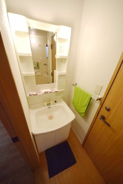 洗面設備　～独立洗面台もこれだけ大きければ十分ですよね～