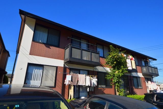 建物外観　★目の前が敷地内駐車場なので陽当たりも良いですよね★