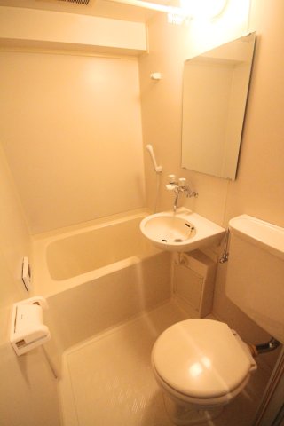 バス・シャワールーム　コンパクトで使いやすいお風呂です